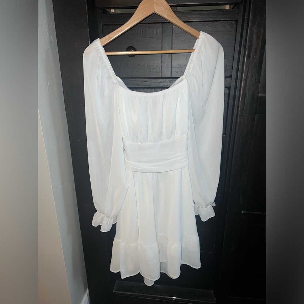 NWT Long sleeve White Flowy tie back Dress M
